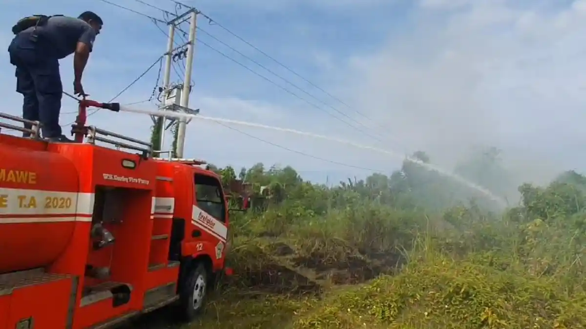 Kebakaran Lahan di Lhokseumawe Terjadi di Dua Lokasi, Plafon Rumah Warga Pecah
