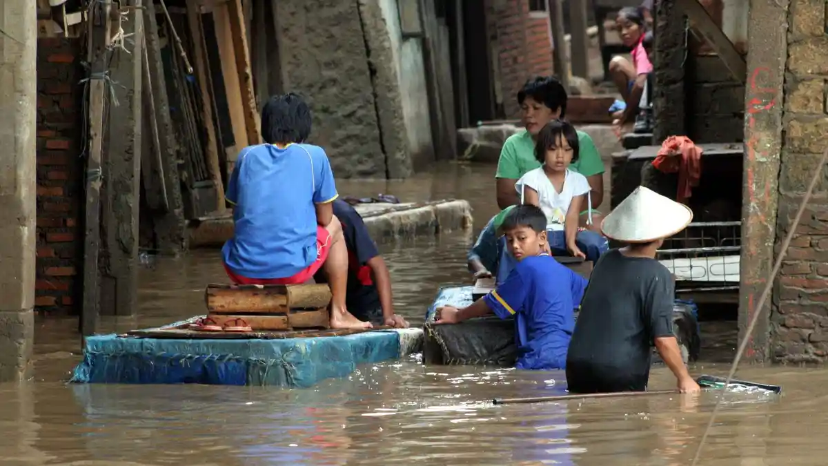 Penyebab Banjir Tidak Semata-mata karena si Miskin, Tetapi juga karena si Kaya