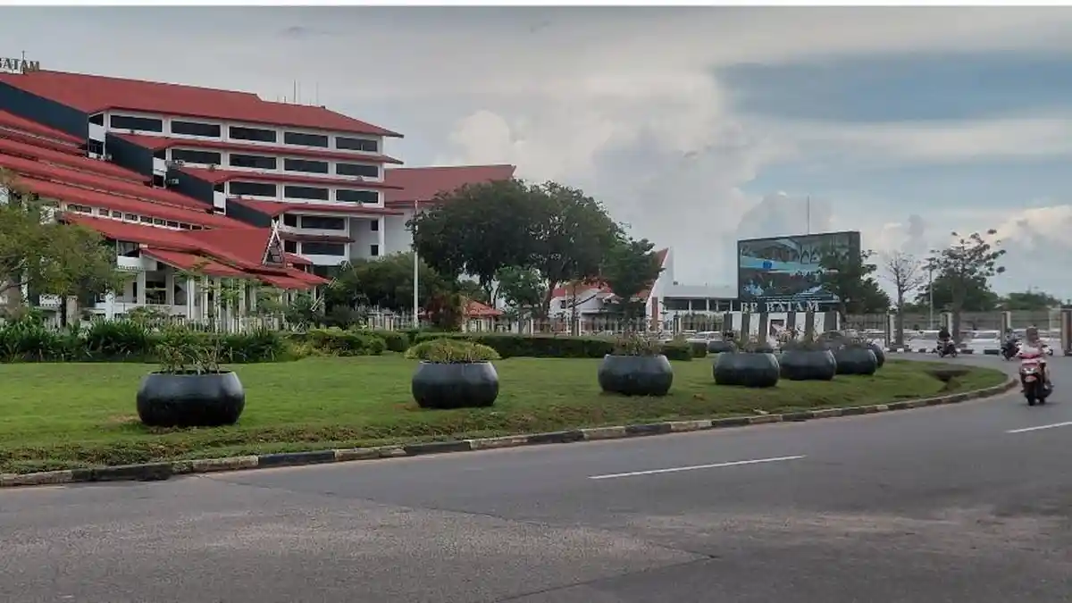 DPRD Batam Apresiasi Program Pot Bunga di Tepi Jalan, Ingatkan Aspek Keselamatan Pengendara