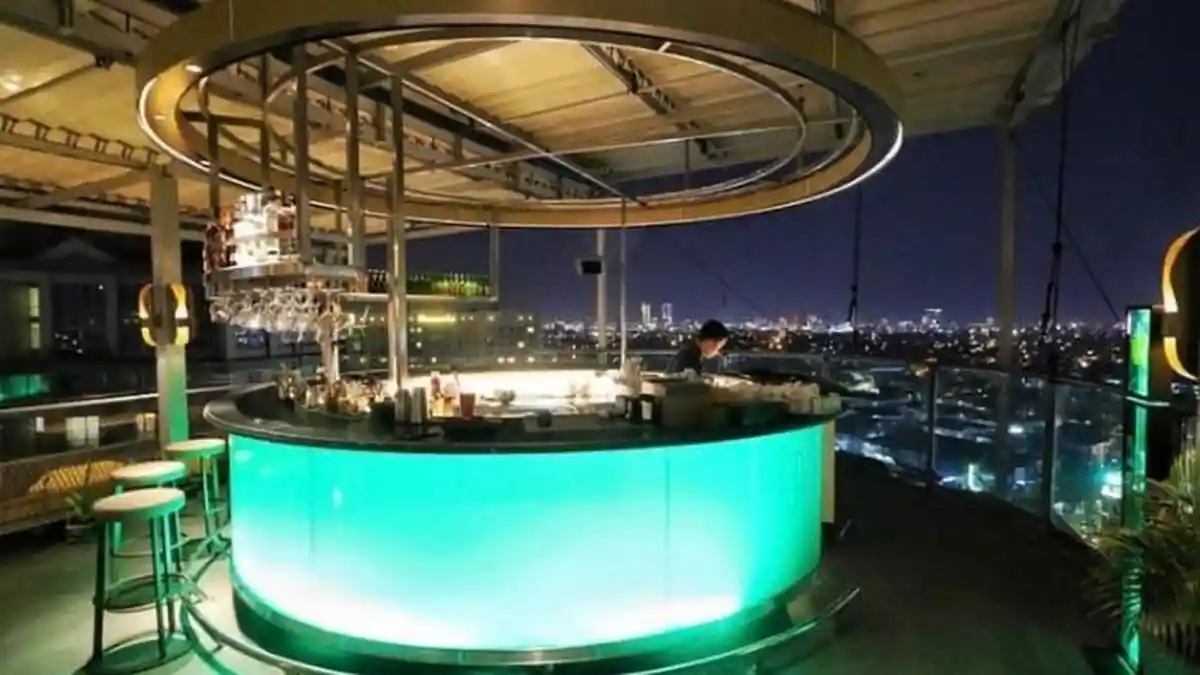 Tahun Baru 2025, Dinner Sambil Pesta Kembang Api di Lantai Tertinggi Java Paragon Hotel Surabaya