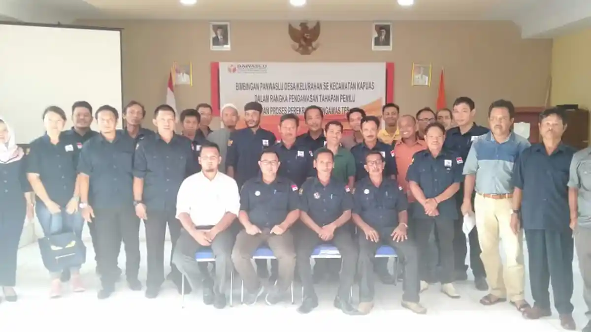 Panwascam Kapuas Gelar Bimtek Panwaslu Desa Dan Kelurahan Dalam Rangka Pengawasan Pemilu