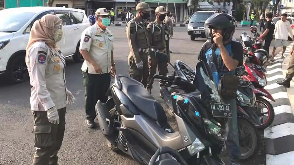 Operasi Corona di Gresik: 7 Bus Karyawan dan Motor Terjaring, Satgas Covid Ungkap Jenis Pelanggaran