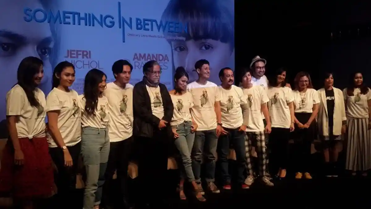 Something In Between, Drama Percintaan Siswa SMA Sarat Teka-teki dan Gombalan