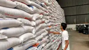 Beras-di-gudang-Bulog-Kota-Cirebon.jpg
