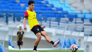 Pemain-Persela-Lamongan-menjalani-official-training-jelang-laga-Persela-Lamongan-vs-PSS-Sleman.jpg