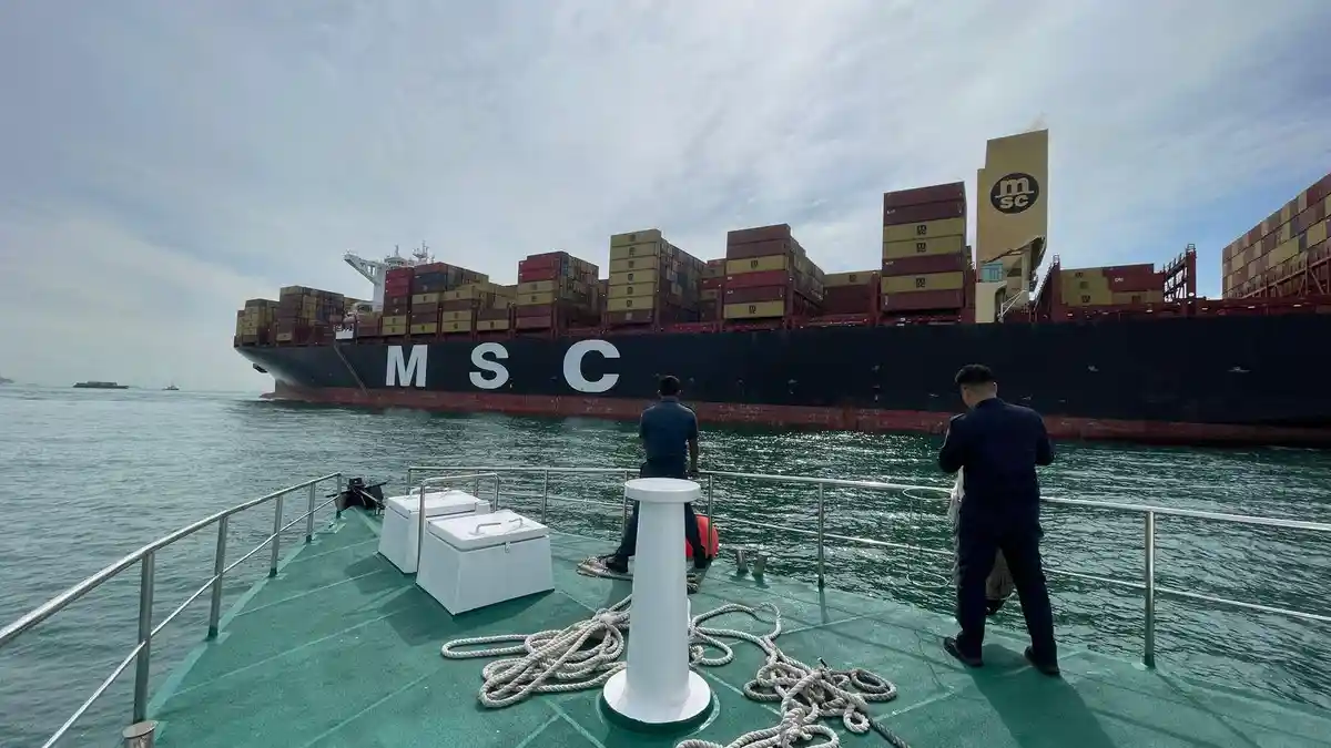 Kapal Kargo MV MSC Faith Kandas di Batam dengan Kedalaman Delapan Meter