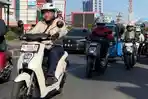 20260604-pemotor-mengendarai-sepeda-listrik-Honda-EM1-e.jpg