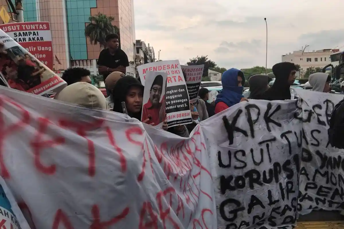 Demo Depan Bawaslu DKI, PMJAK Tuntut Laporan Dana Kampanye Pilkada yang Diduga Bersumber dari Judol