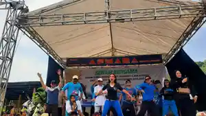Cabup-Bogor-Rudy-Susmanto-mengikuti-senam-zumba.jpg