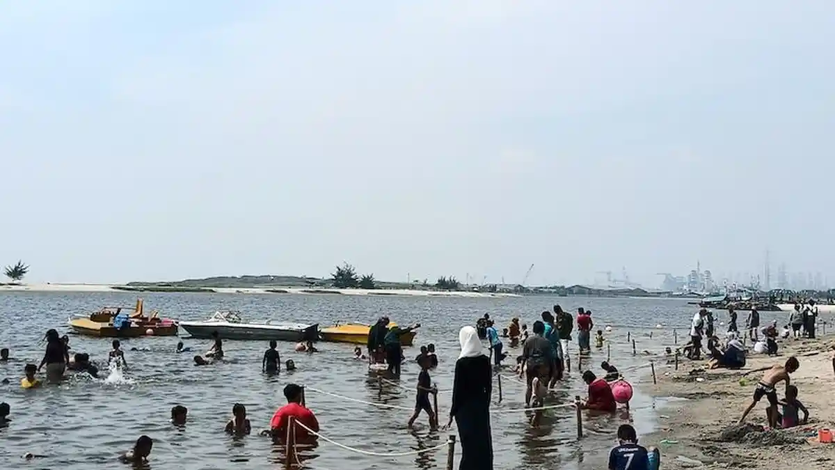 Hari Pertama Lebaran Taman Impian Jaya Ancol Dipadati 25.000 Pengunjung