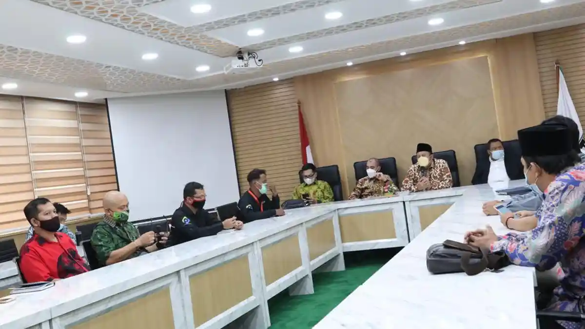 Gulung Tikar, Pedagang Warteg Harap Masuk PEN
