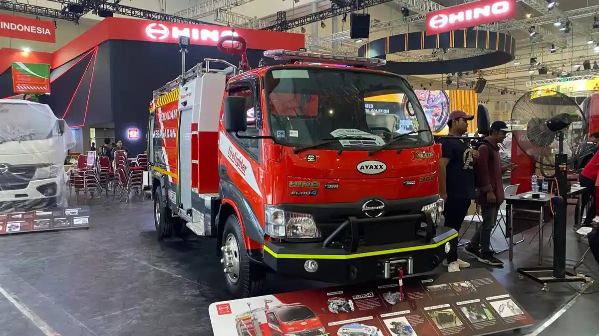 Deretan Truk dan Bus Hino yang Tampil di GIIAS 2023 - hino-300-series-varian-136-hdx-fire-fighter.jpg