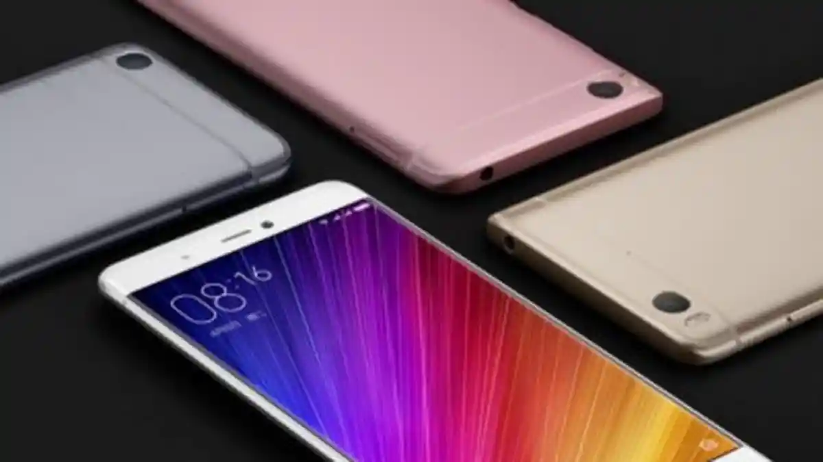 Banderol Xiaomi Mi5s dan Xiaomi Mi5s Plus Selisih Tipis