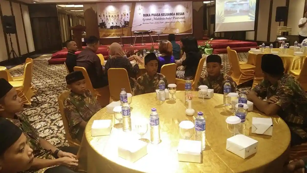 Keluarga Besar Grand Mahkota Hotel Gelar Buka Puasa Bersama
