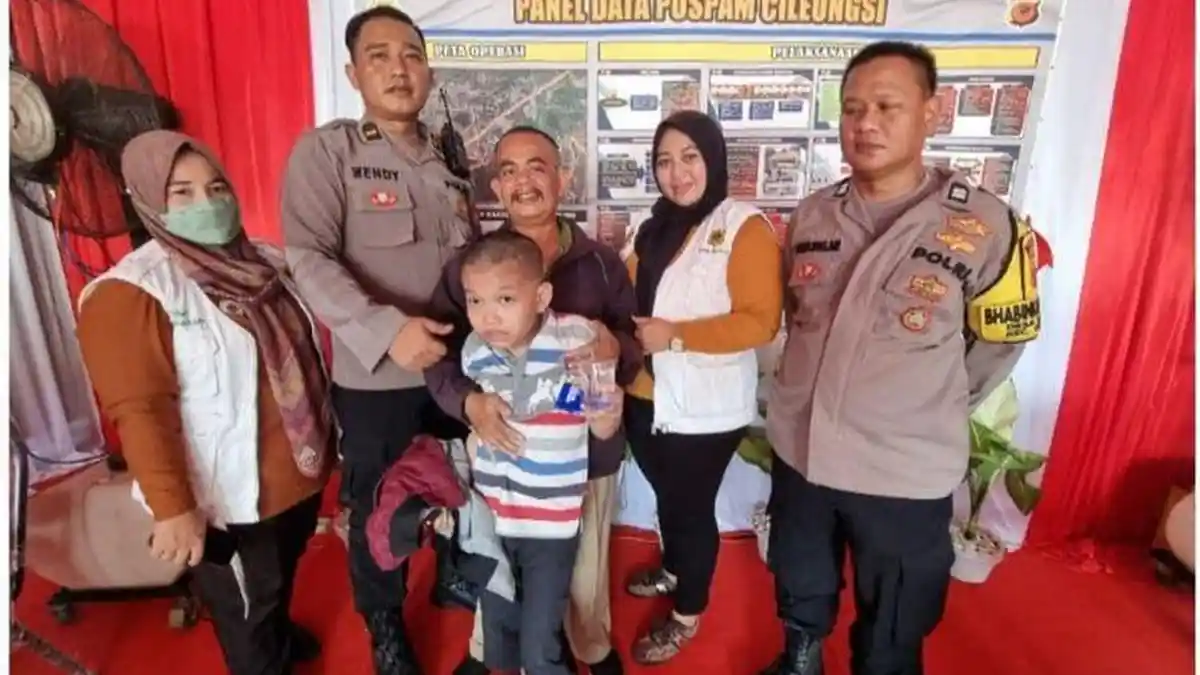Pemudik Ini Panik Anaknya Tertinggal di Tempat Cukur, Momen Haru Saat Bertemu Kembali