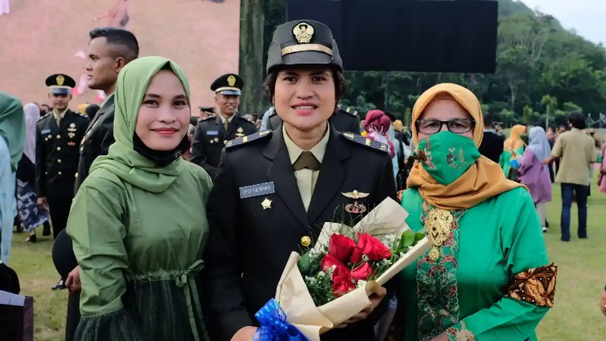 Kisah Putri Tukang Cukur Rambut asal Aceh yang Dilantik jadi Perwira ...