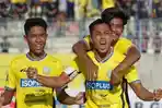 Selebrasi-pemain-Gresik-United-di-Liga-2-Indonesia.jpg