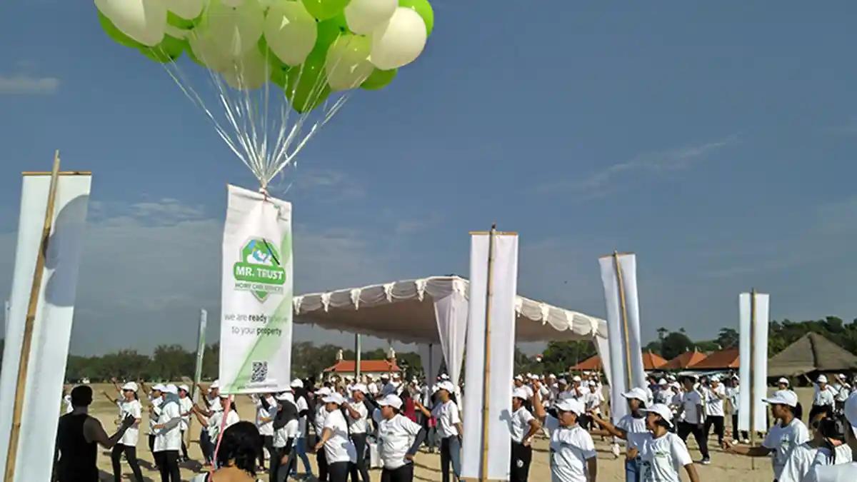 Karya Trustindo Utama Gelar Peringatan 7th Annversary Pagi Hari di Pantai Mertasari Sanur