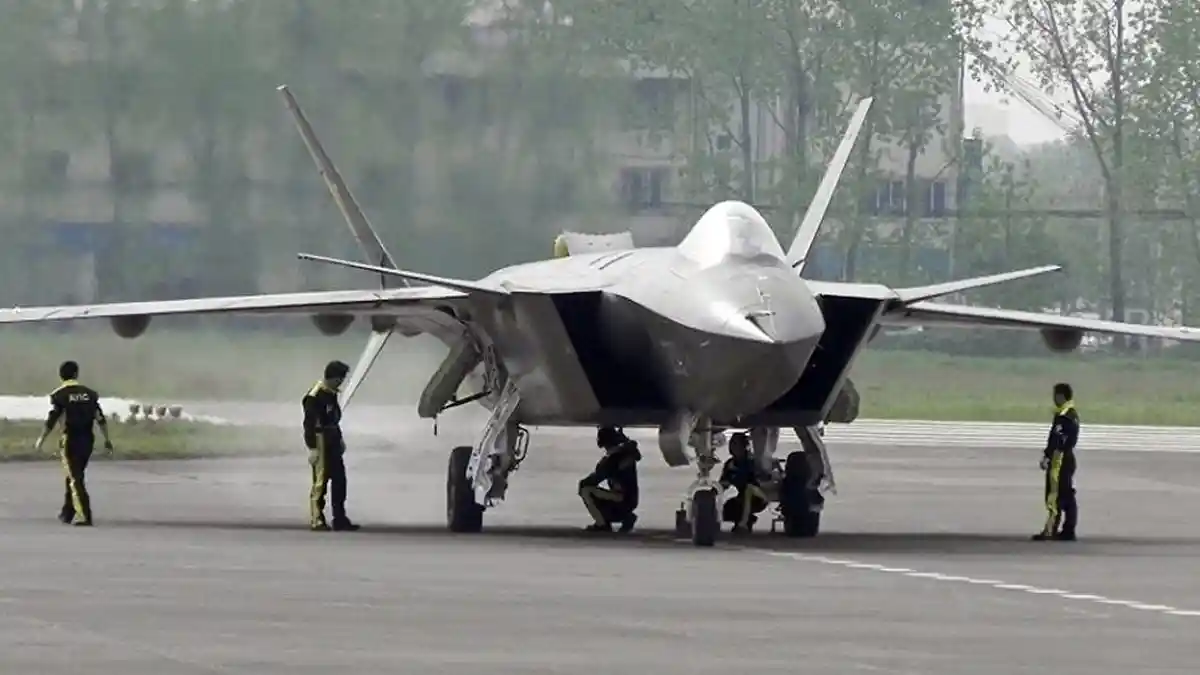 China Pamer Jet Siluman J-20 Hingga Drone Tempur Jarak Jauh Wing Loong