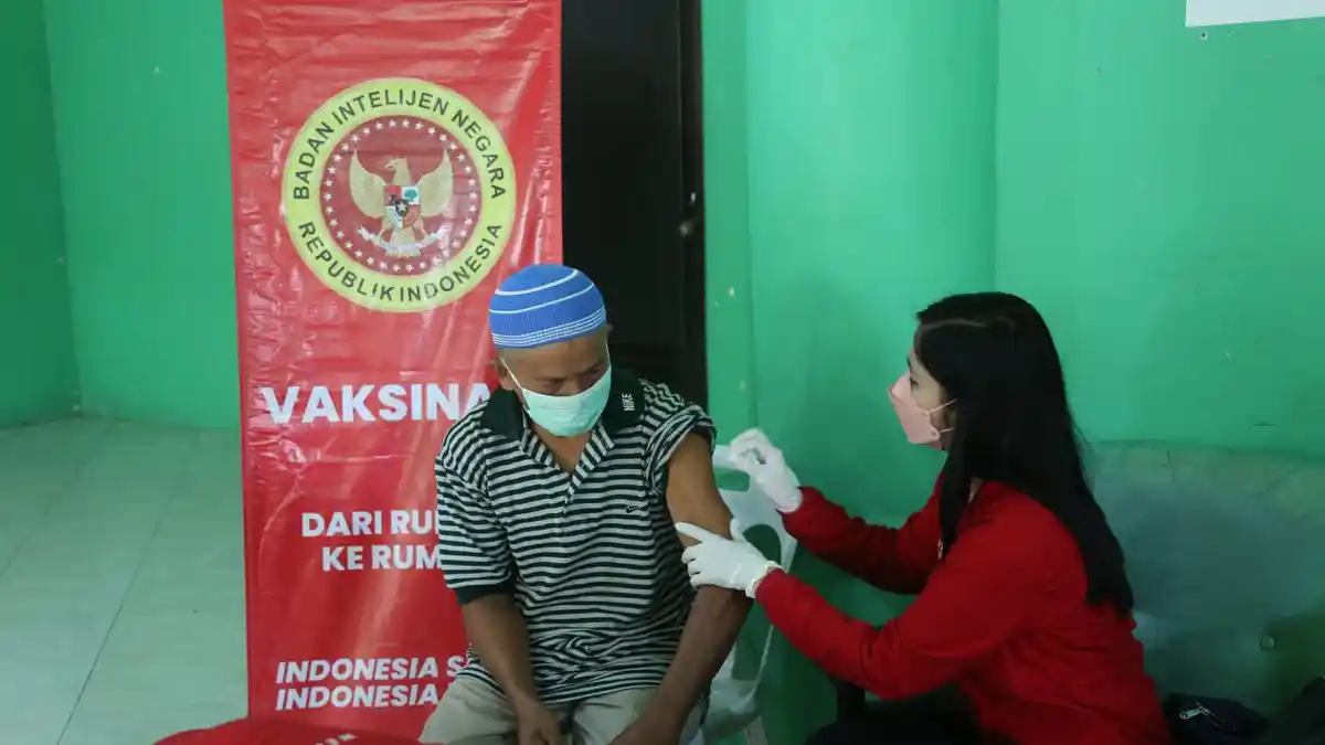 Tarik Minat Vaksin Masyarakat Nunukan, Binda Kaltara Beri Sovenir ke Peserta Vaksinasi