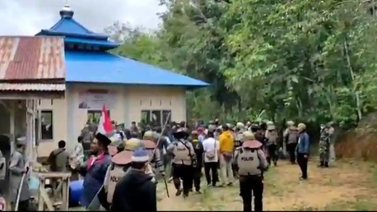 Penyerangan Masjid, Polisi Berjaga Amankan Jemaah Ahmadiyah, Komnas HAM Tegaskan Pelanggaran HAM