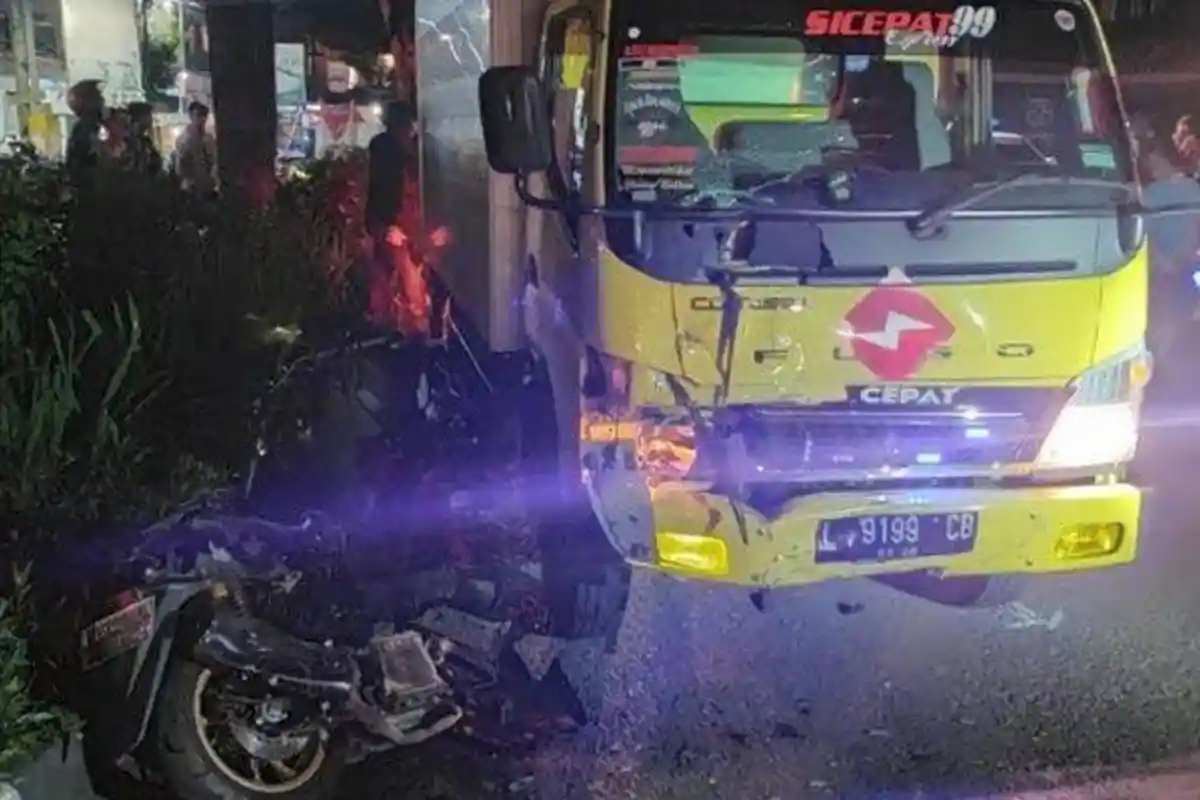 Kecelakaan Maut Pukul 01.30 WIB, Pengawal Ambulans Jenazah Covid-19 Meninggal, Korban Tabrak Truk