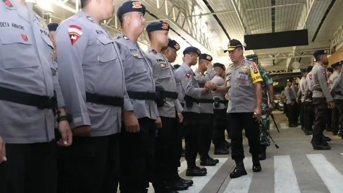 Kapolda Kalbar Irjen Pol Didi Lepas 250 Anggota Brimob ke Papua