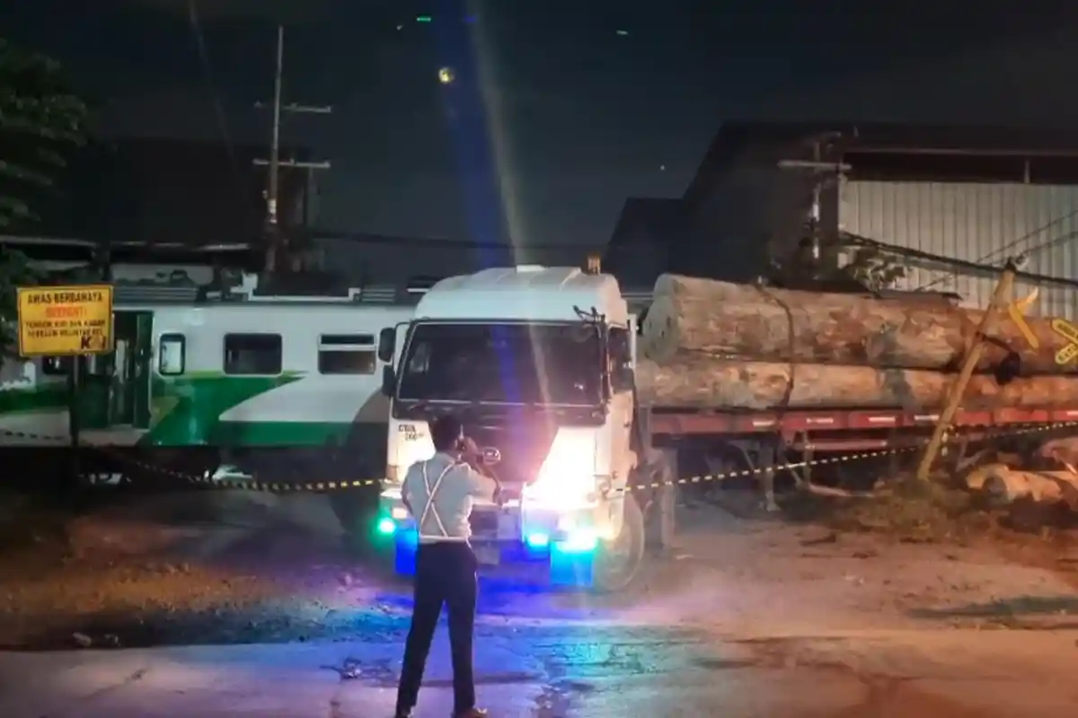 UPDATE Penyelidikan Polisi atas Kecelakaan KA Jenggala Vs Truk di Gresik, 4 Saksi Diperiksa