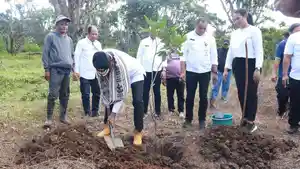 Wagub-NTT-Dorong-BBH-Oelbubuk-TTS-Tak-Sekadar-Produksi-Tapi-Juga-Edukasi.jpg