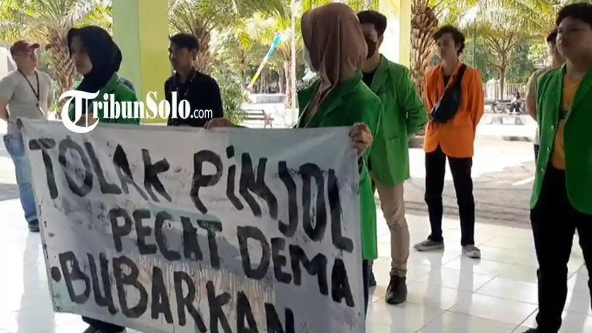 OJK Dalami Kasus Viral Mahasiswa Baru UIN Surakarta Disuruh Daftar Pinjol, Datangi Pihak Kampus