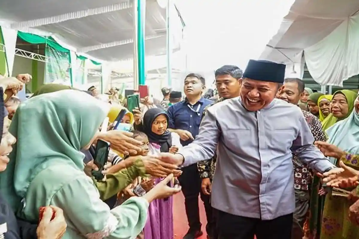 Herman Deru dan Keluarga Sholat Idul Adha di Griya Agung, Gubernur Sumsel Gelar Open House