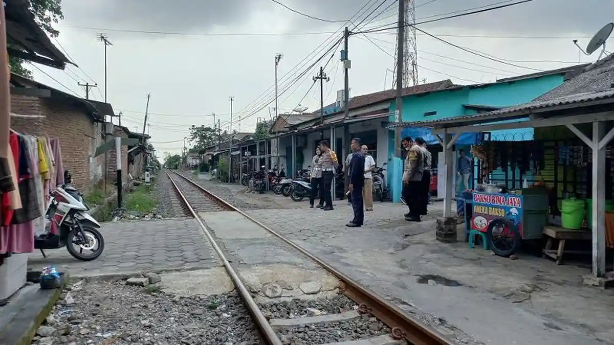 Dengarkan Musik Via Headset, Pelajar di Cilegon Tertabrak Kereta Api Rangkasbitung-Merak