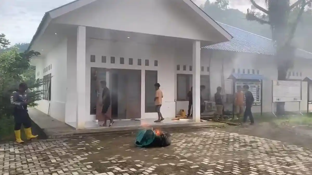 Tuntut Ganti Rugi, Warga Korban Bendungan Budong-Budong Seruduk Kantor ...