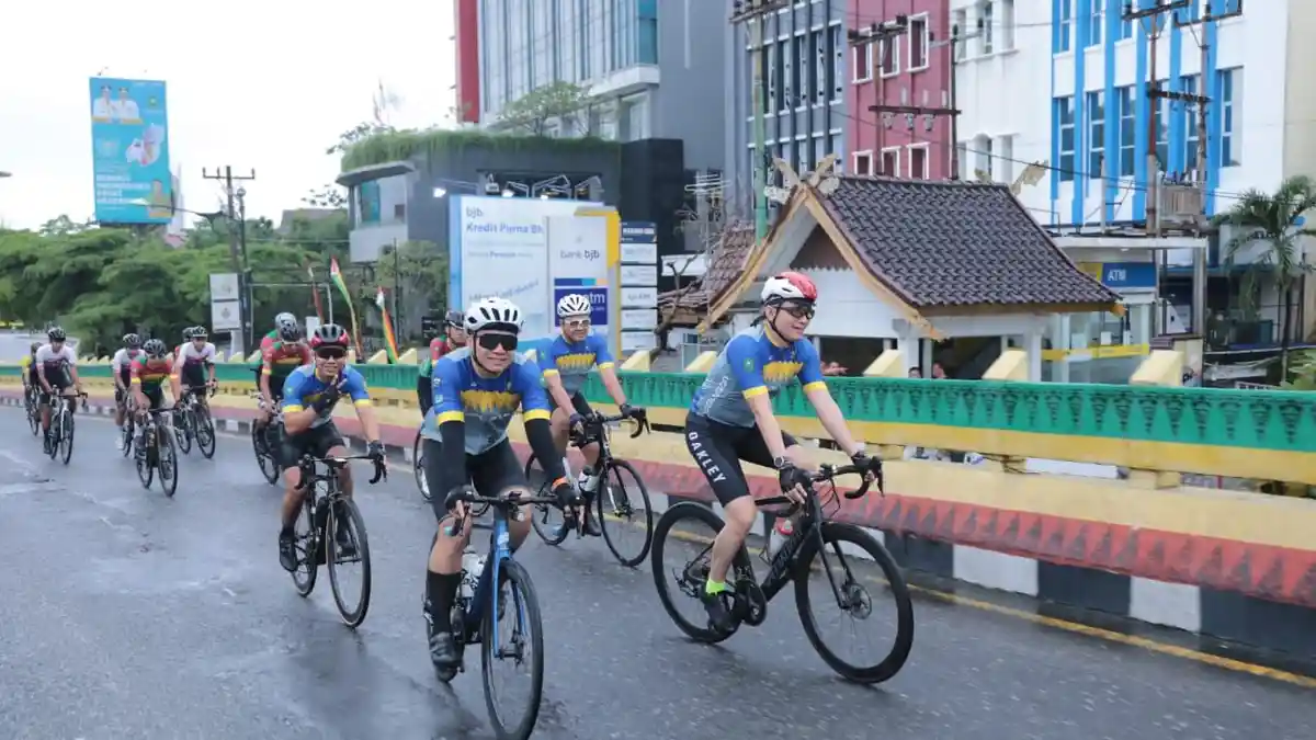 Arogan, Seorang Oknum TNI AL Lari Usai Tabrak Rombongan Pesepeda, Tiga Korban Dilarikan ke RS