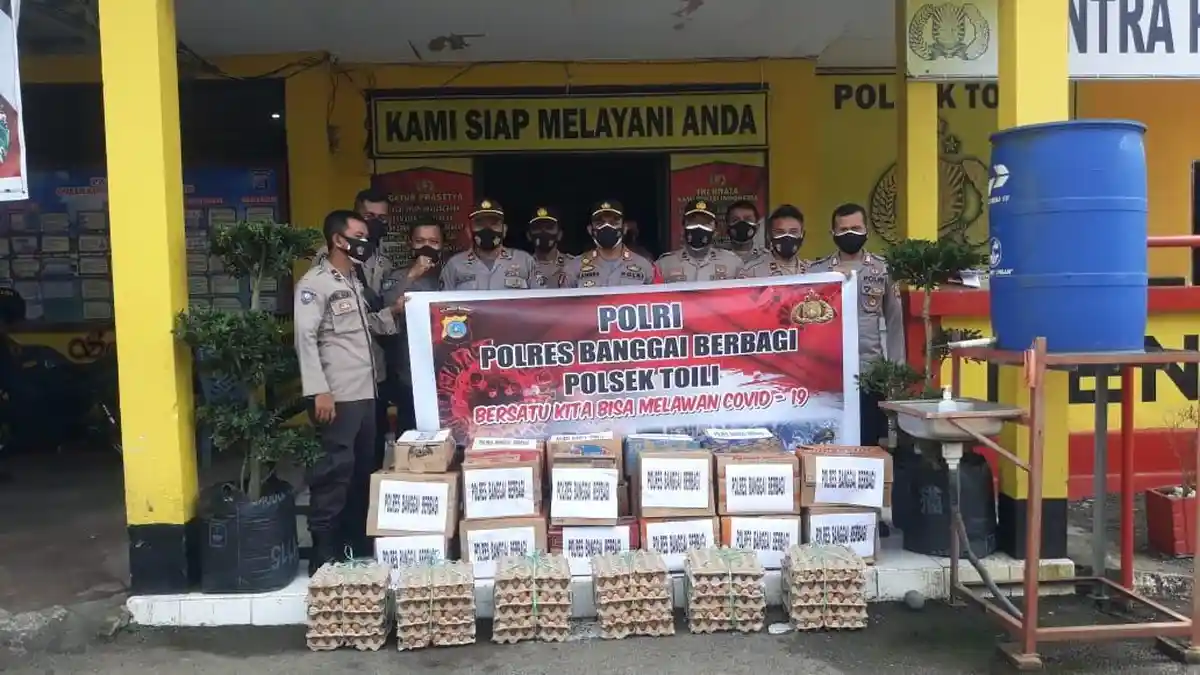 Polsek Toili Salurkan Bansos untuk Pasien Isolasi Mandiri