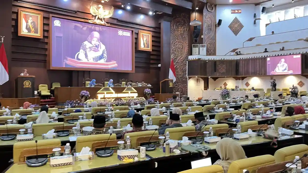 LKPJ Gubernur 2025, DPRD Jatim Soroti Kinerja BUMD hingga Pertumbuhan Ekonomi