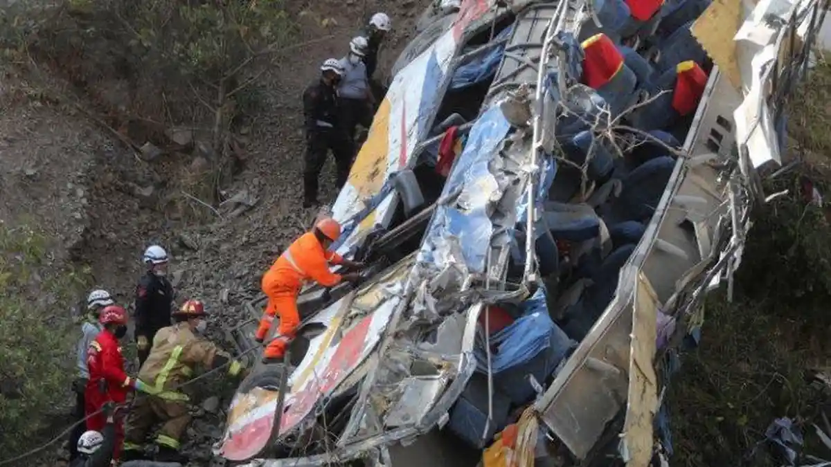 Kecelakaan Maut, 32 Orang Tewas usai Bus Penumpang Terjun ke Jurang Sedalam 200 Meter