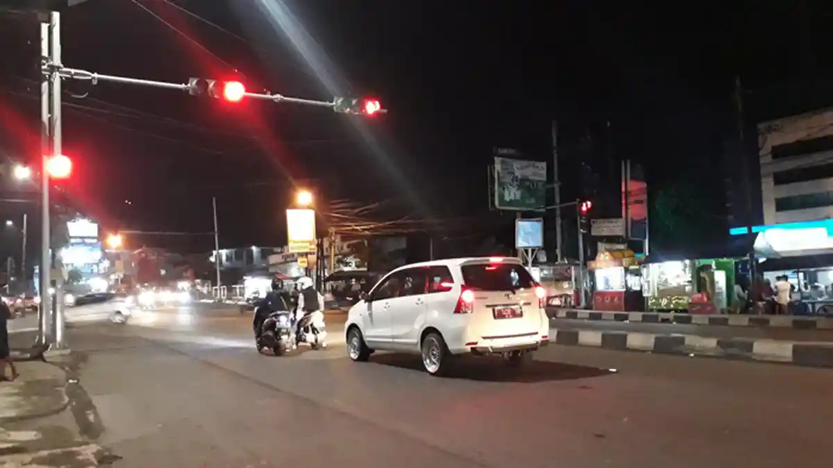 Lalu Lintas Di Simpang Pomad Kota Bogor Malam Ini Ramai Lancar
