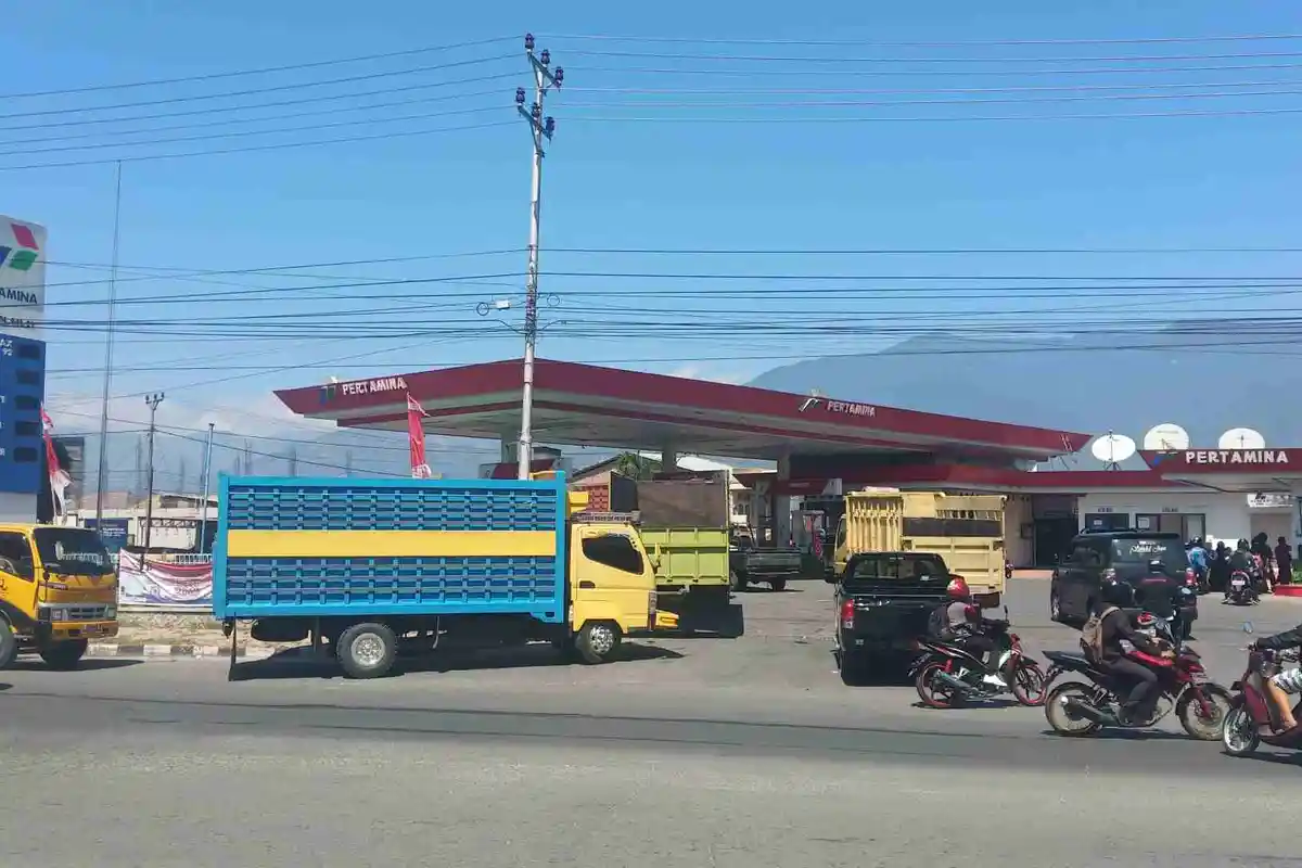 DPRD Sulteng Bakal Sidak SPBU, Antrean BBM di Kota Palu Dinilai Mengkhawatirkan