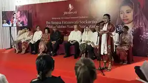 fatmawati-trophy-nihhhh.jpg