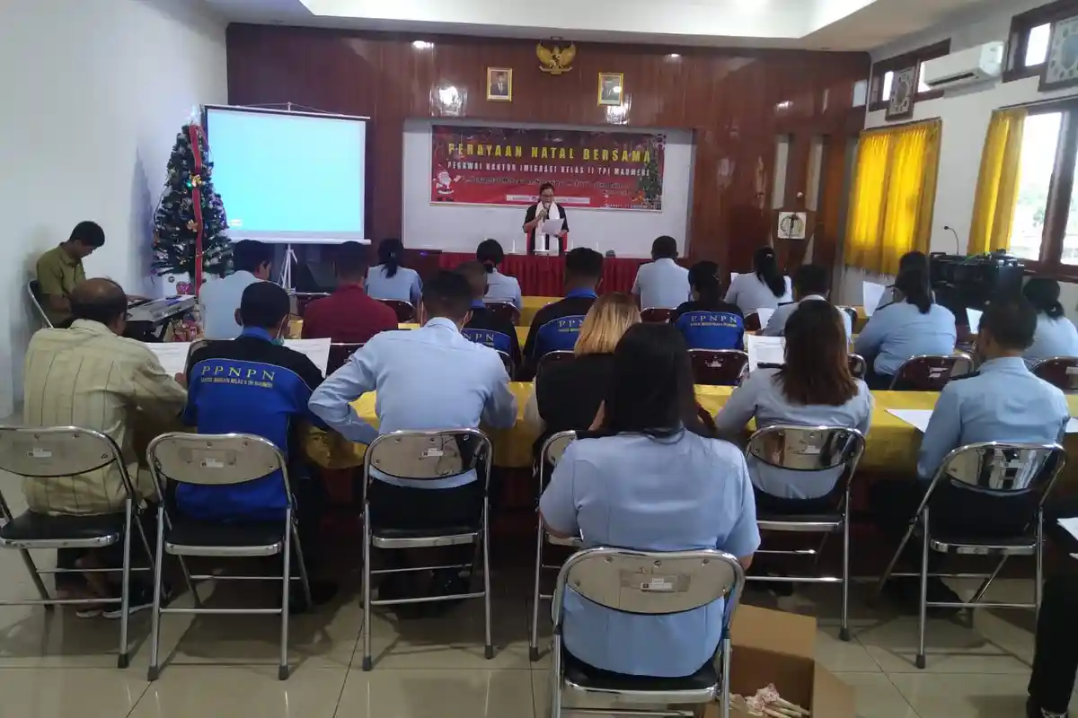 Kantor Imigrasi Maumere Rayakan Ibadah Natal Bersama