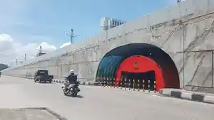 KPK_Dirikan_Tenda_Darurat_di_Terowongan_Flyover_Simpang_Mal_SKA_Pekanbaru.jpg