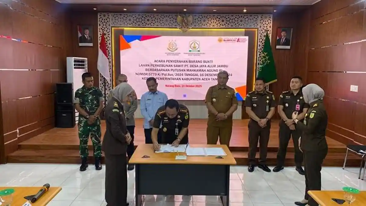 Jaksa Serahkan Sitaan Kebun Kelapa Sawit ke Pemkab Aceh Tamiang
