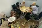 Warga Tuban Bawa 13 Kaleng Uang Koin Buat Daftar Haji: Hasil Nabung 11 Tahun
