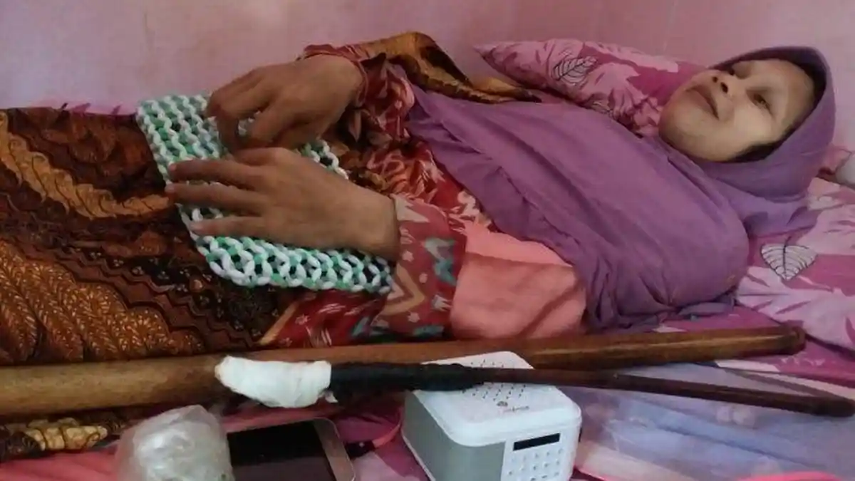 Impian Sulami Si Manusia Kayu untuk Memiliki Kasur Berdiri untuk Bantu ...