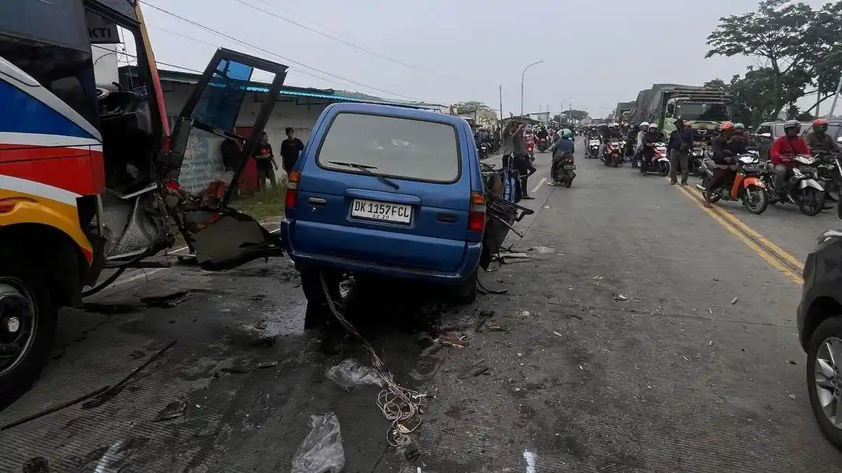 Daftar identitas Korban Tewas Kecelakaan Maut Panther Pengantar Umroh asal Tuban vs Bus di Gresik 