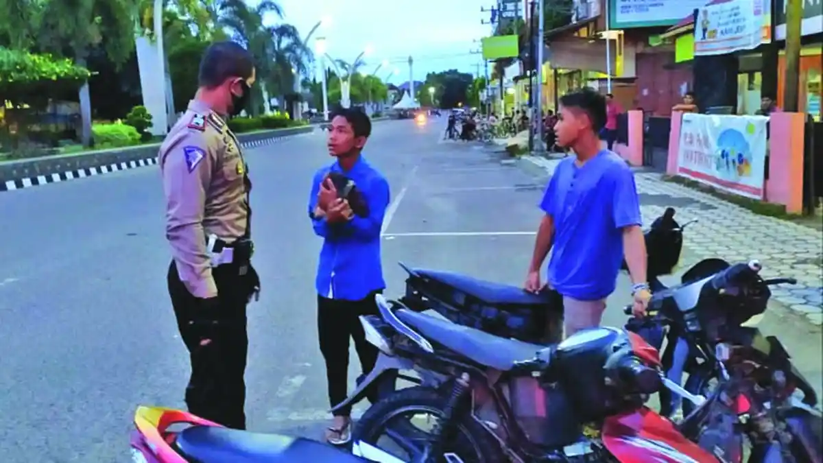 Polisi Bubarkan Balapan Liar