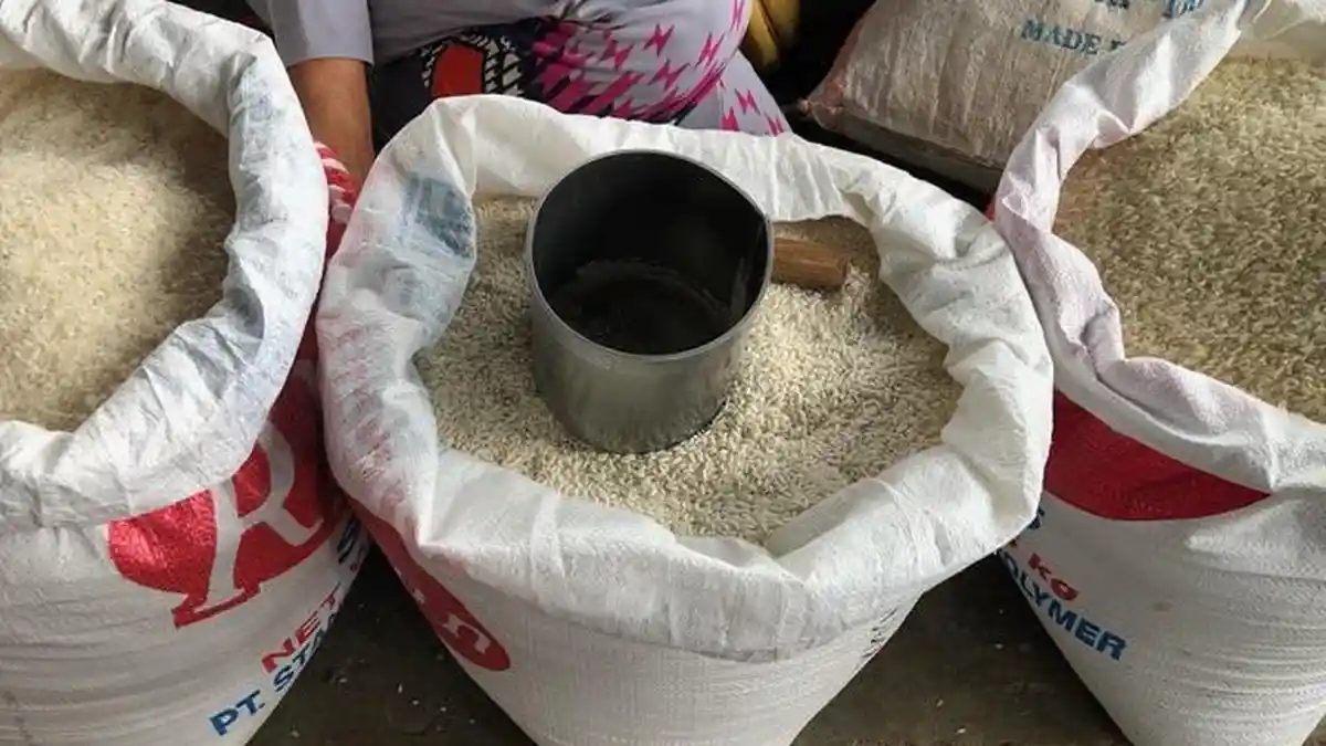 Pekan Pertama Ramadan, Harga Beras di Pasar Sijunjung Masih Stabil