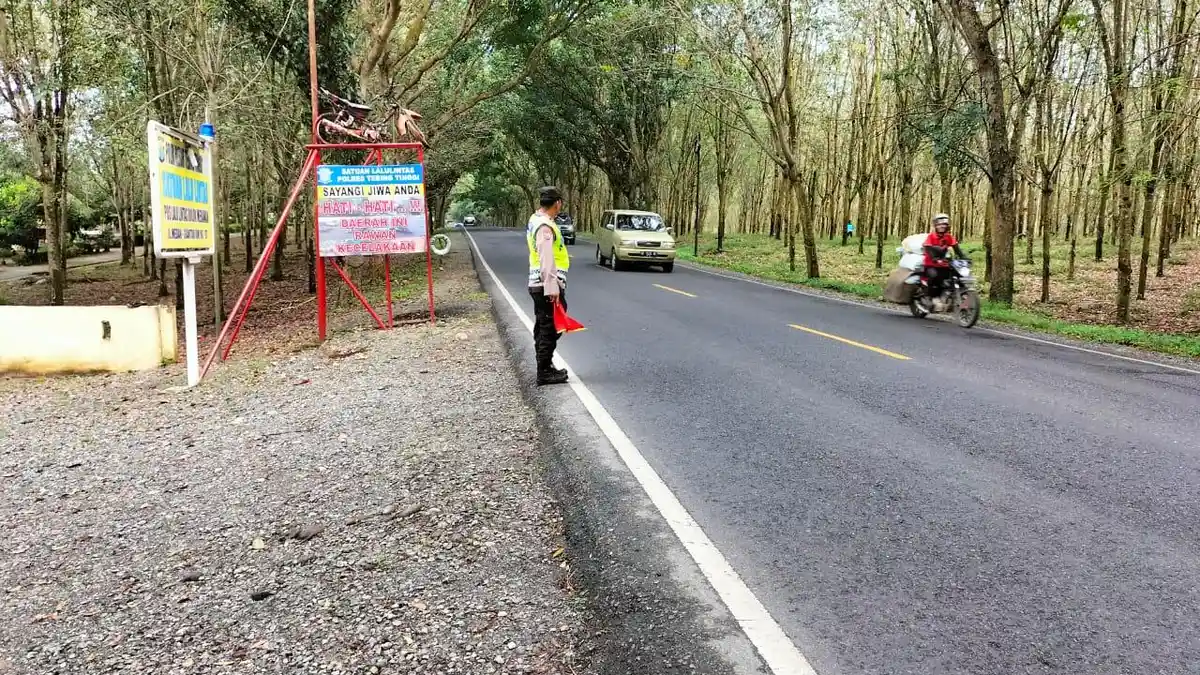 Mudik Nataru, Polres Tebingtinggi Gatur Lalin di Depan Pos Kelembak