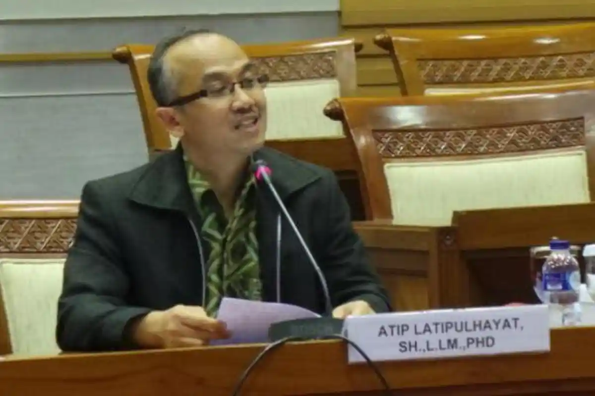 Profil Atip Latipulhayat, Guru Besar Unpad Asal Tasikmalaya yang Turut Dipanggil Prabowo